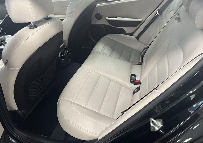Kia Stinger 2.2 CRDI AWD GT Bílý in. HuD  - fotka 8 z 21