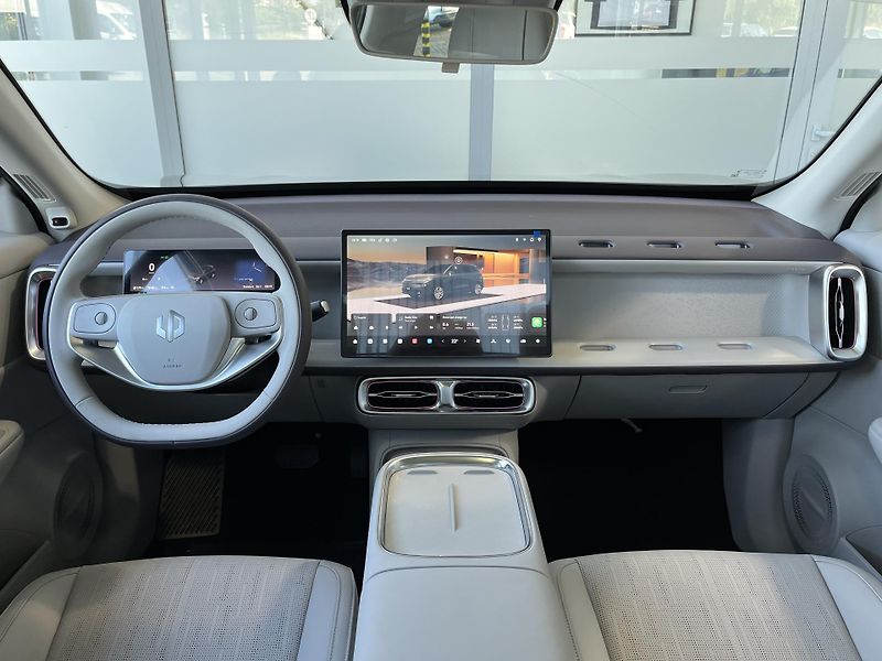 Leapmotor B10 (2026) DESIGN HYBRID EV, světlý int. - fotka 8 z 17