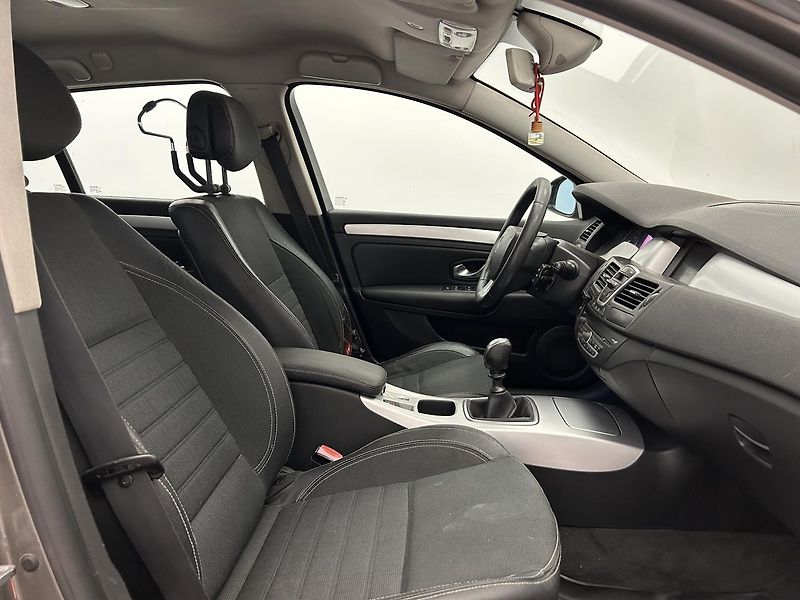 Renault Laguna 1.5 DCI Expression - fotka 20 z 25