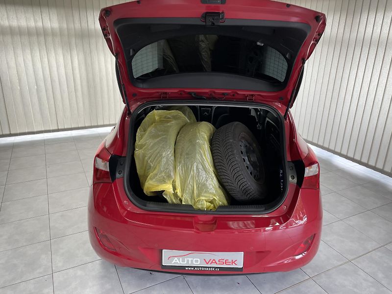Hyundai i30 1.6 i 16V ČR SERVISKA DIGIAC  - fotka 26 z 26