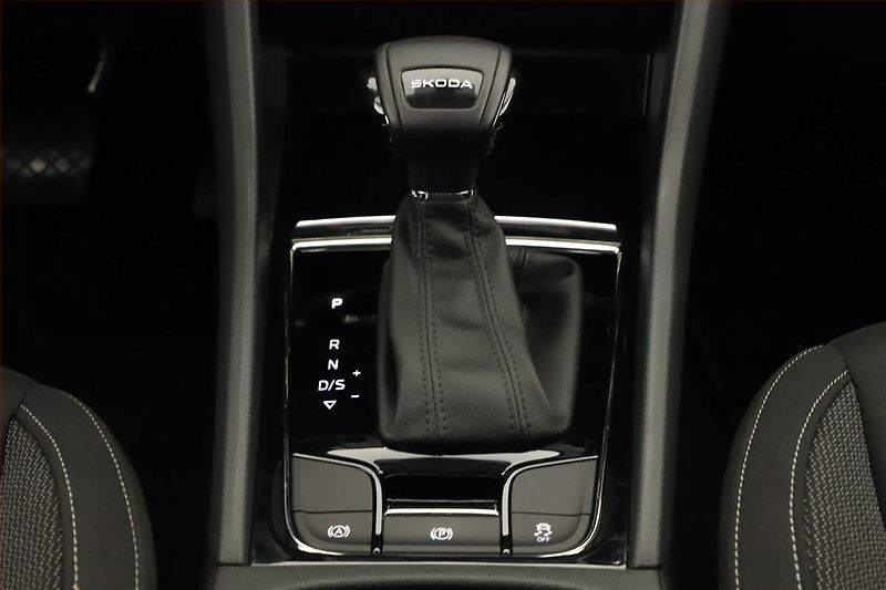 Škoda Karoq (2024) 1.5 TSI - fotka 10 z 15