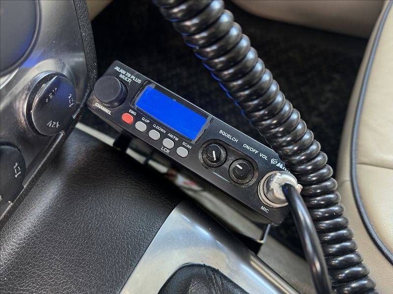 Hummer H3 3,5 AUT KŮŽE 4X4 STAN NAVIJÁK - fotka 17 z 39
