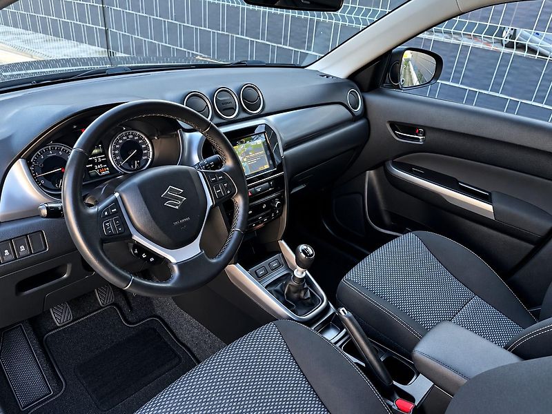 Suzuki Vitara (2020) 1.4 BoosterJet 103 kW  - fotka 8 z 26