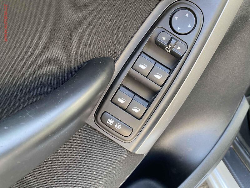 Citroën Grand C4 Picasso (2011) 1.6 HDi, AT, AC, temp - fotka 13 z 15