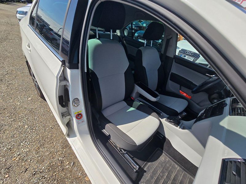 Škoda Rapid (2013) 1.2 TSi 63KW aut.klima - fotka 21 z 23