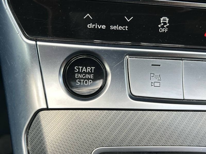 Audi A6 (2021) Avant 3.0 TDI 8AUT Quattro - fotka 11 z 35