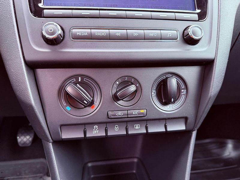 Škoda Rapid 1.6 TDi Ambition Fresh, ČR - fotka 17 z 19