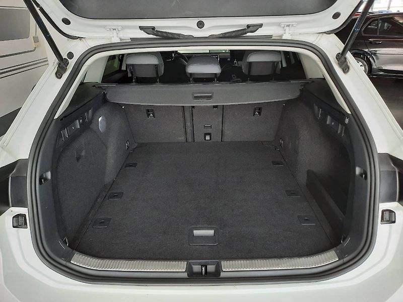 Volkswagen Passat Variant (2024) 2.0 TDI (110kW/150k) DSG, Busi - fotka 28 z 30