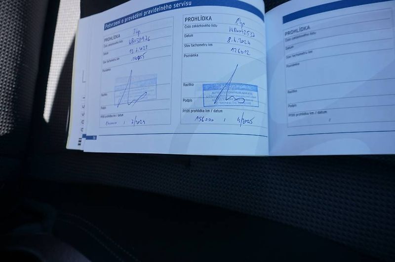Hyundai i30 (2015) 1,6 1.Majitel  nové v ČR - fotka 19 z 33