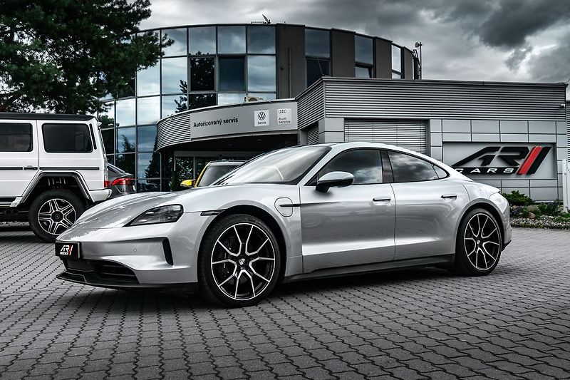 Porsche Taycan 4 Sport Chrono Pano - fotka 24 z 24