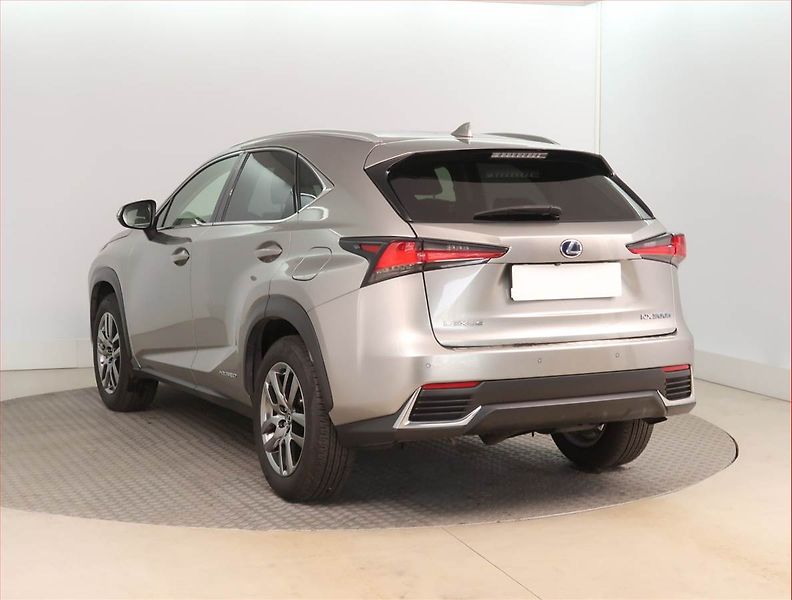 Lexus NX 300h (2018) Prestige 300h - fotka 4 z 16