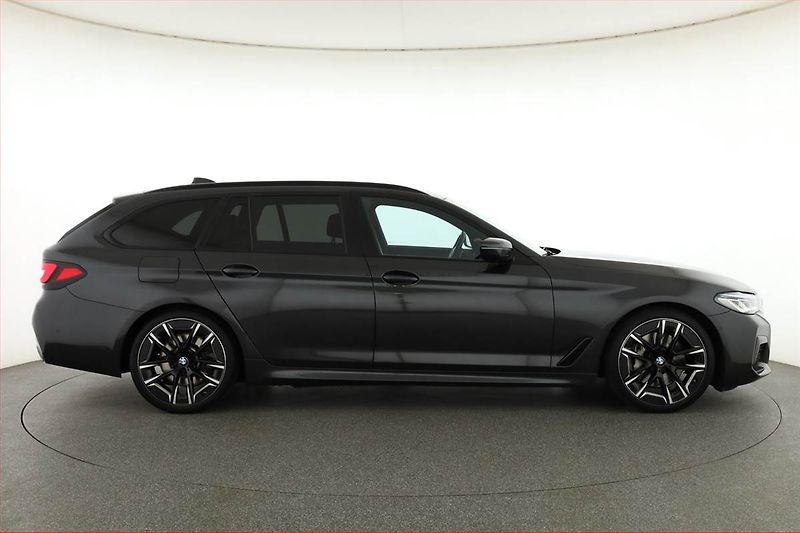 BMW Řada 5 (2023) 530d xDrive - fotka 6 z 20