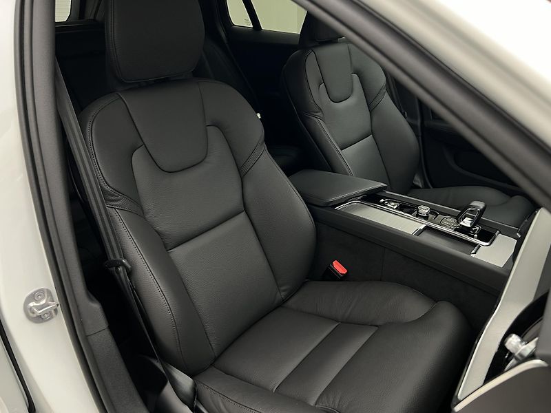 Volvo V60 (2026) B4 PLUS DARK AUT - fotka 24 z 44