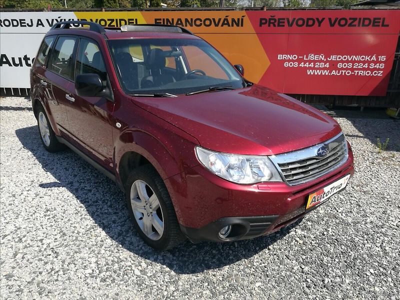 Subaru Forester 2,0 i 4x4 - fotka 2 z 17