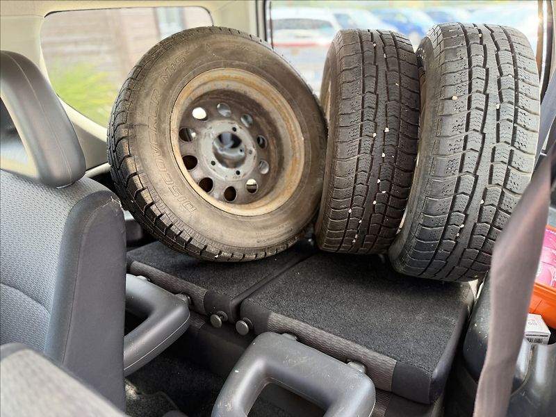Suzuki Jimny 1,3 VVT 4X4 TAŽNÉ +SADA KOL - fotka 14 z 18