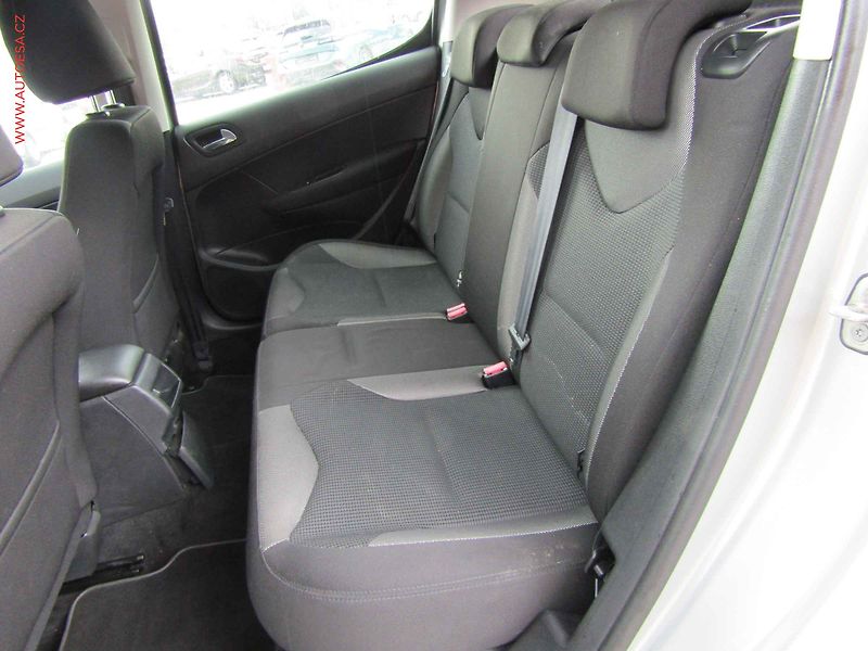 Peugeot 308 (2010) 1.6VTi, ČR, AC - fotka 10 z 15
