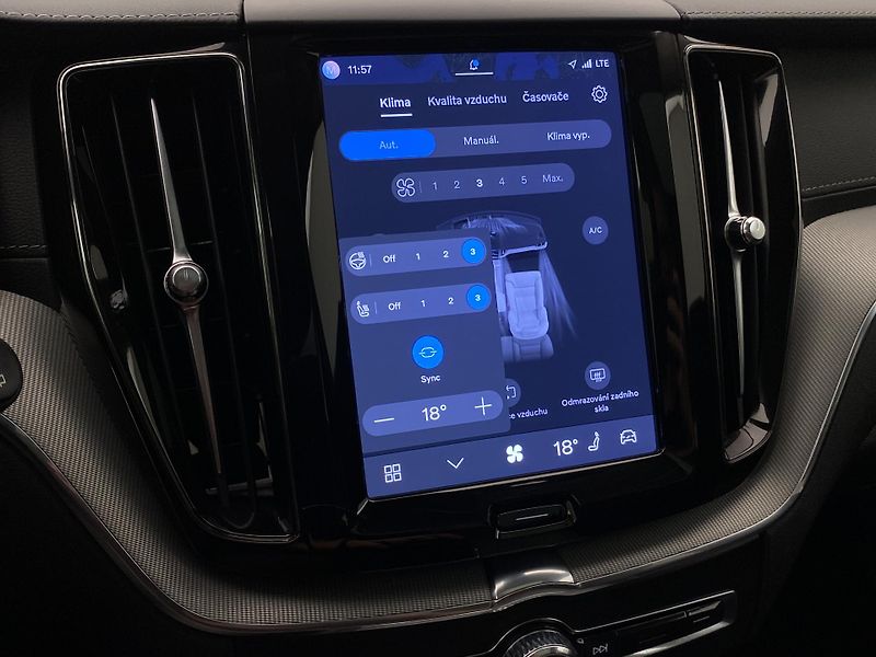 Volvo XC60 T8 AWD RECHARGE DARK ULTRA CZ - fotka 41 z 63