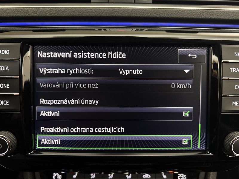 Škoda Superb 2,0 TDi 110kW L&K DPH ACC DCC - fotka 22 z 56