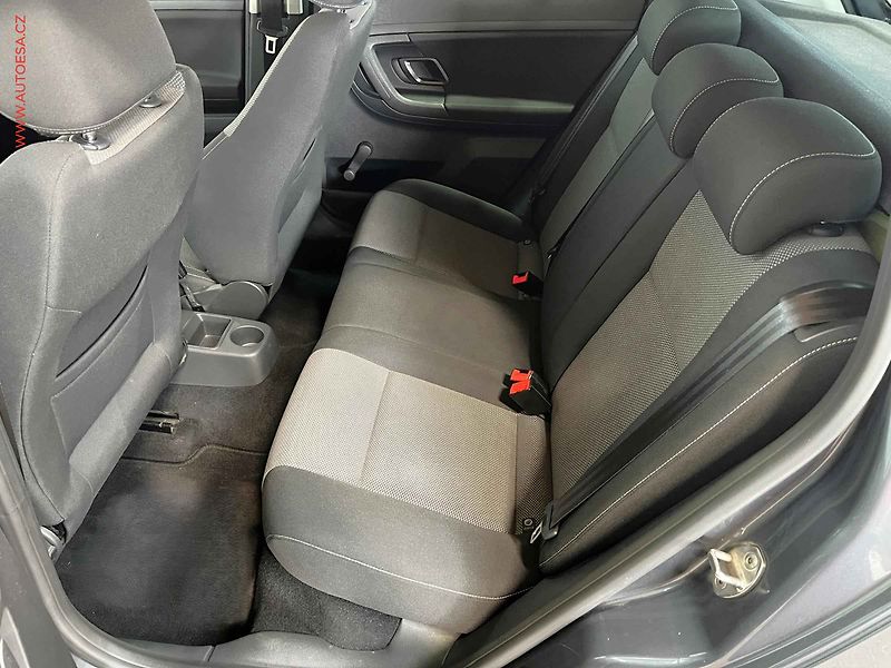 Škoda Fabia (2011) 1.2 TSi, ČR, AC, STK1/28 - fotka 10 z 13