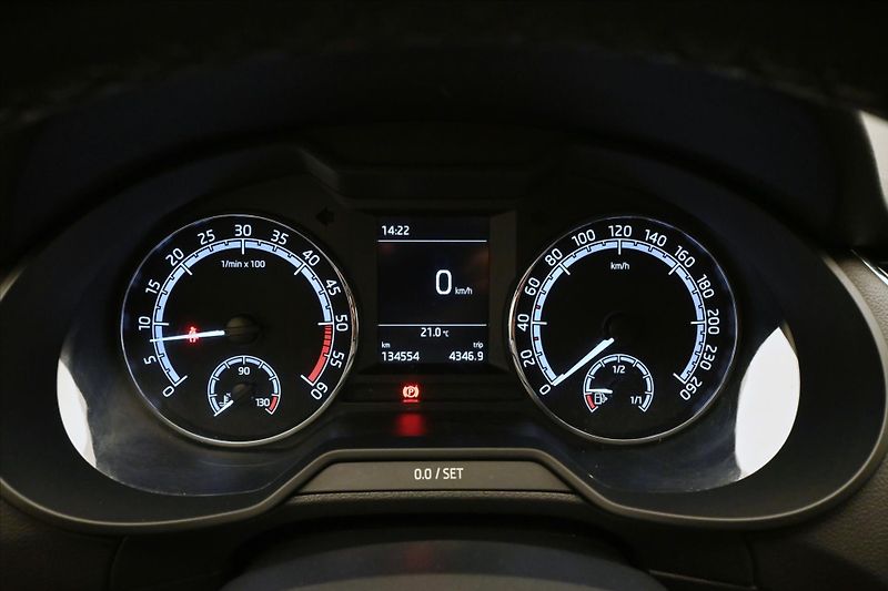 Škoda Octavia 1,6 TDI 85kW Ambition Záruka a - fotka 16 z 29