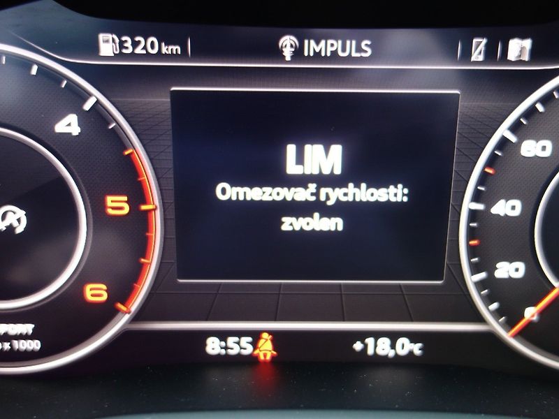 Audi A4 (2016) 2.0TDI 140kW QUATTRO -NEZ.TOP! - fotka 17 z 43