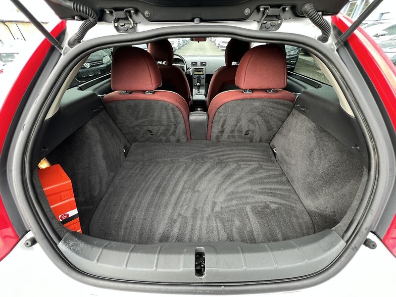 Volvo C30 1.6D ABS KLIMATIZACE TAŽNÉ - fotka 22 z 35