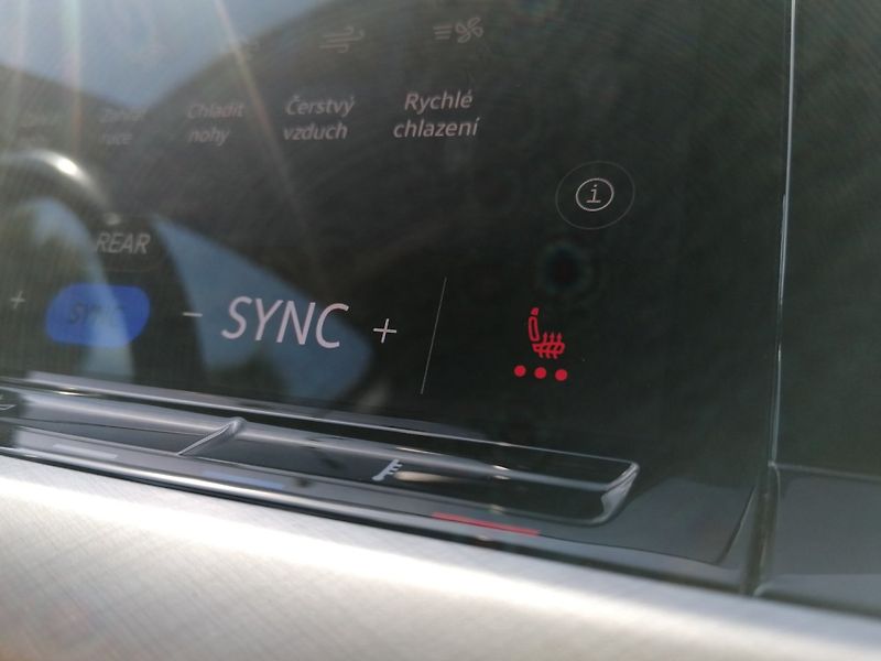 Volkswagen Golf (2022) 2.0 TDi DSG,IQ LED,ACC,PÁDLA - fotka 27 z 35