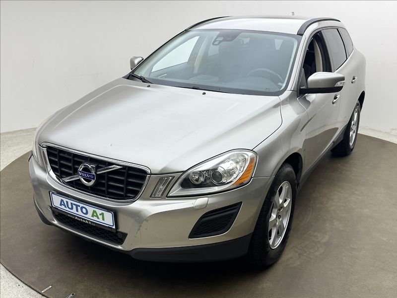 Volvo XC60 2,4 D3 4X4 AUT. VÝHŘEV LED ČR - fotka 1 z 40