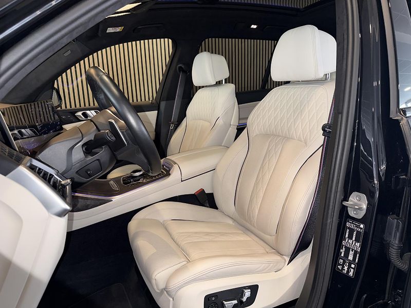 BMW X7 40d M Tažné Masáž Pano Záruka - fotka 8 z 48