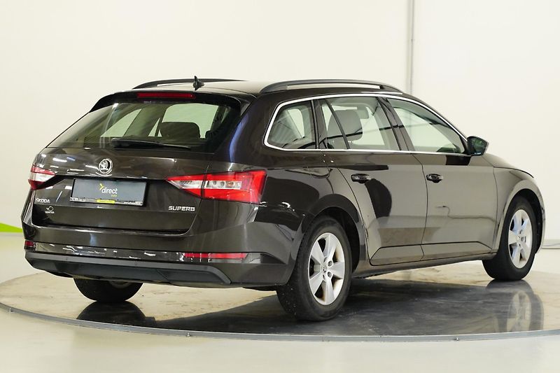 Škoda Superb - fotka 2 z 36