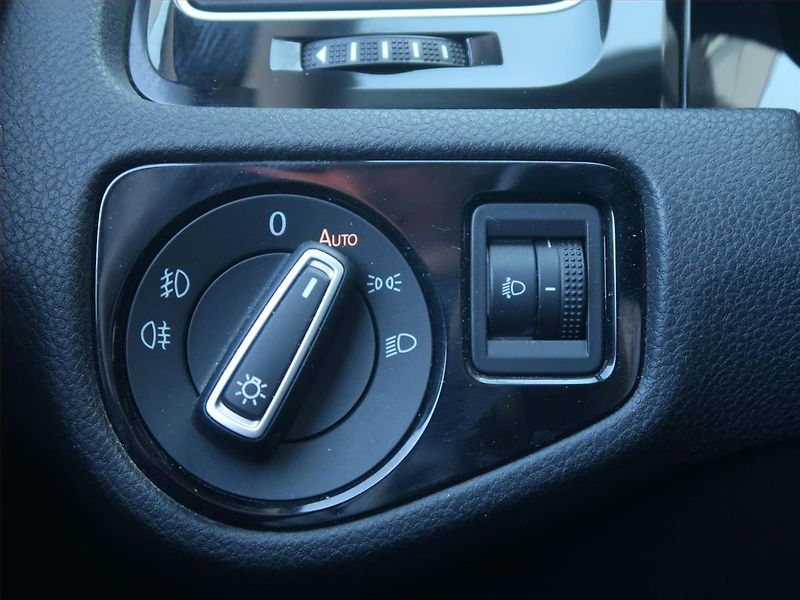 Volkswagen Golf (2014) 2.0 TDI, Serv.kniha, Navi - fotka 16 z 18