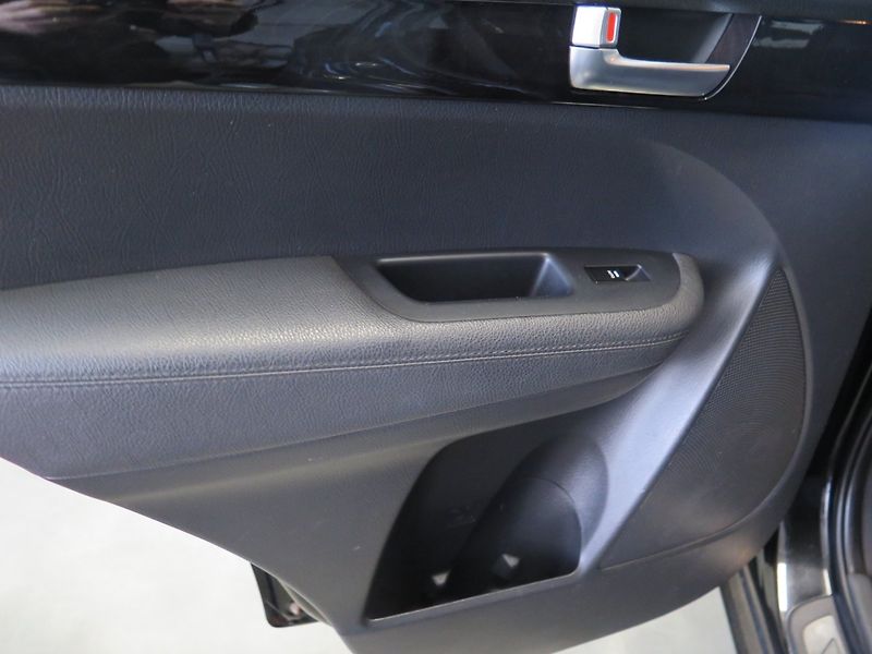 Kia Sorento (2013) 2.2CRDi,4x4,kamera,tažné - fotka 18 z 28