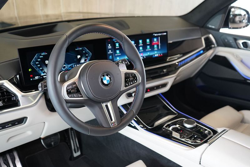 BMW X7 M60i xDrive, Masáž, Skylounge - fotka 19 z 50