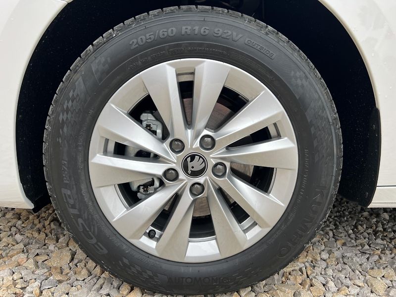 Škoda Octavia (2025) Combi 1.5 TSI DSG LED, Kamera - fotka 13 z 25