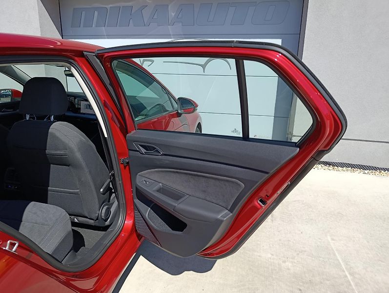 Volkswagen Golf 1.5TSI EVO BMT LIFE ČR  - fotka 29 z 32