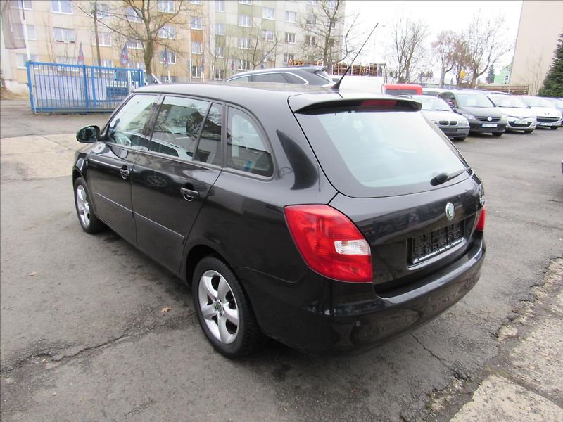 Škoda Fabia 1,4 16V 63kW Style Combi - fotka 4 z 26