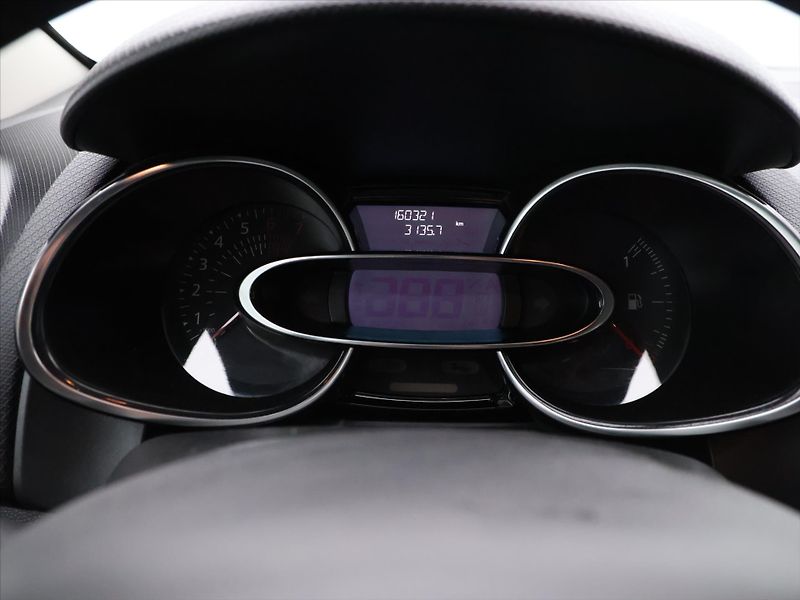 Renault Clio 1,2 16v 55kW Advantage CZ - fotka 16 z 27