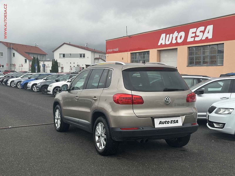 Volkswagen Tiguan (2013) 2.0 TDi, Sport&Style, panor - fotka 6 z 18
