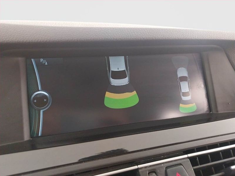 BMW Řada 5 (2010) 530d, Automat, Navi, Xenony - fotka 16 z 23