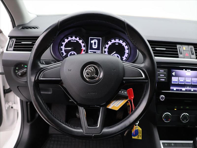 Škoda Octavia 1,6 TDI 85kW CZ Ambition DPH - fotka 16 z 30