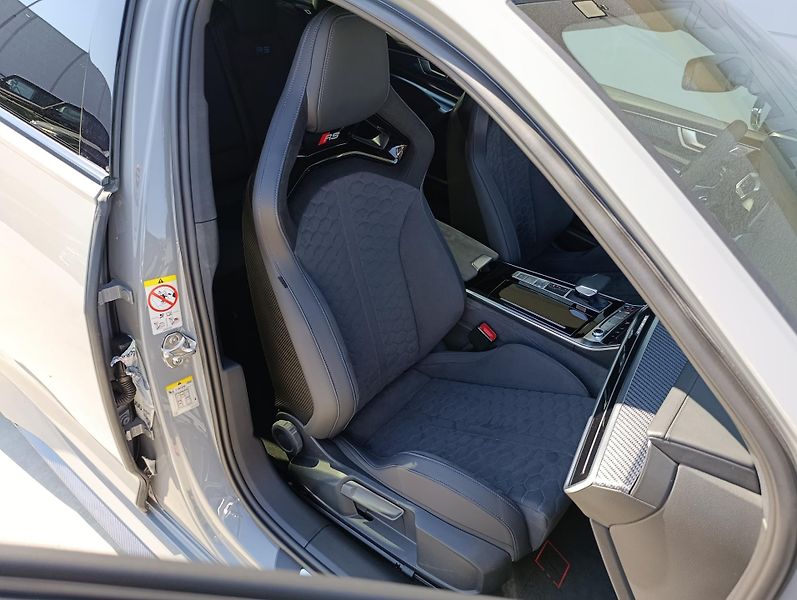 Audi RS 6 4.0TFSI PERFO ČR 1.MAJITEL DPH - fotka 28 z 44