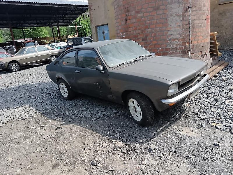 Opel Kadett (1977) GT coupe bez motoru - fotka 1 z 16