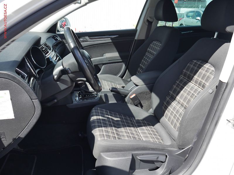 Škoda Superb (2012) 2.0.TDi, DSG, výhřev.sed - fotka 9 z 22