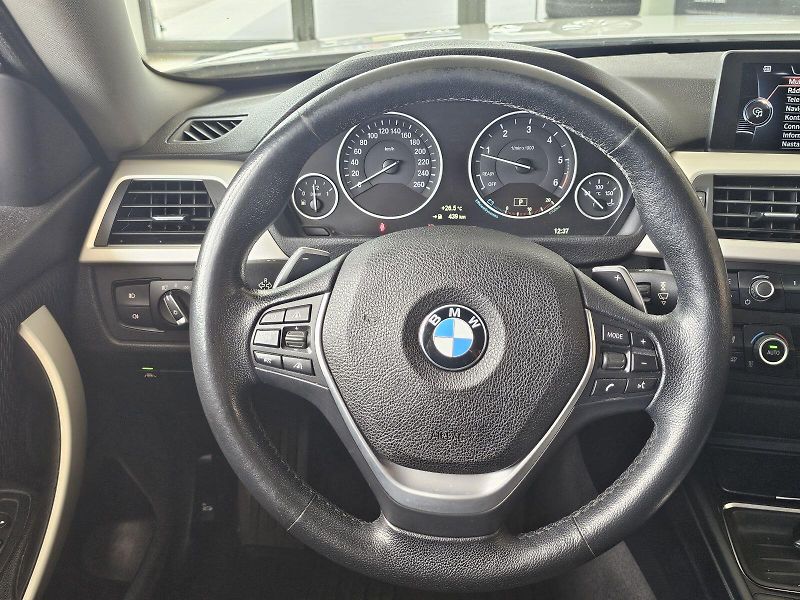 BMW Řada 4 420d xDrive - fotka 15 z 22