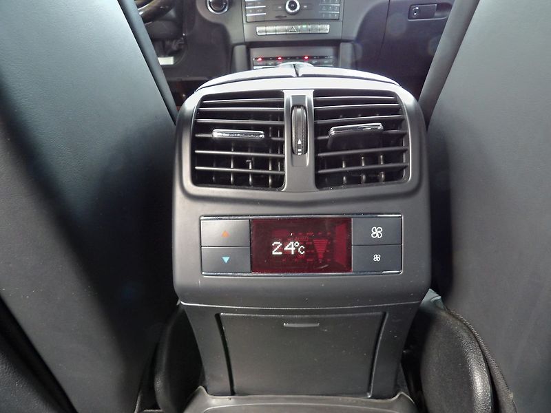 Mercedes-Benz Třídy E 350d 4Matic Airmatic TZ 360° - fotka 28 z 37
