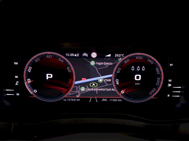 Škoda Karoq (2026) SPORTLINE 1.5TSI 110KW DSG TAŽ - fotka 17 z 42