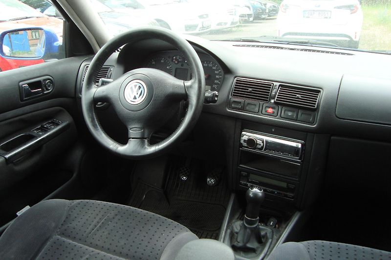 Volkswagen Golf (1998) 1.9 TDi,81 kw - fotka 19 z 35