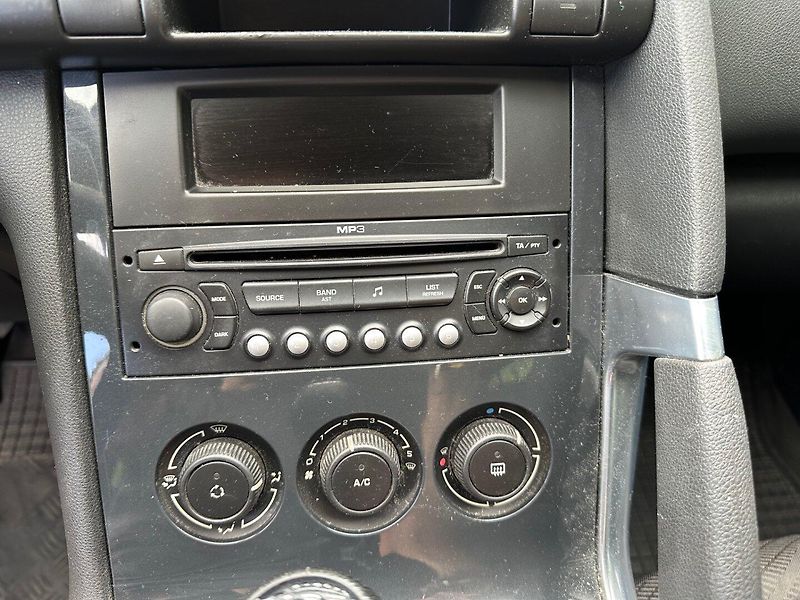 Peugeot 3008 1.6HDI 80kW - fotka 13 z 17
