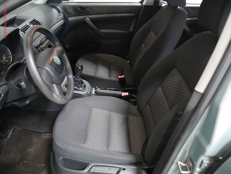 Škoda Octavia (2011) 1.6TDi, AC, el. výbava - fotka 9 z 13