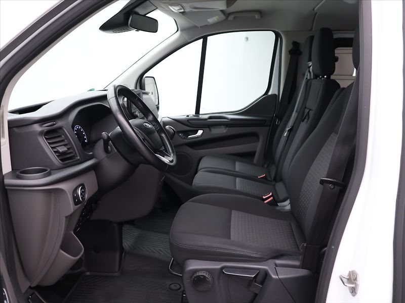 Ford Transit Custom 2,0 EcoBlue 136kW Titanium L2 - fotka 11 z 28